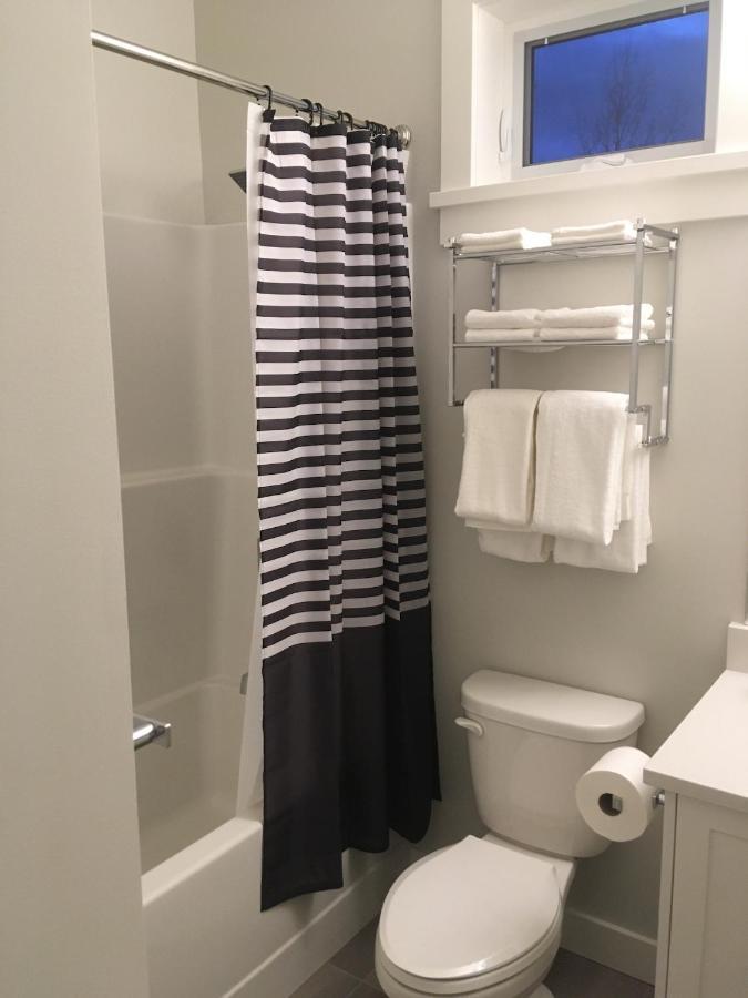 Mollys Cottage-The Suite On Vancouver Island Near Yyj Airport And The Wa And Bc Ferries North Saanich Dış mekan fotoğraf
